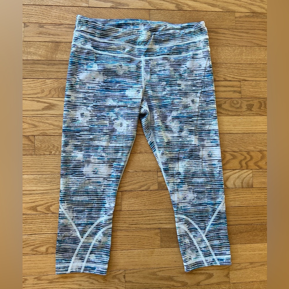 Lululemon Inspire crop legging. Size 12
